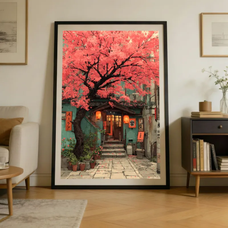 Illustratie van een Japanse steeg met grote roze kersenbloesemboom, oranje lantaarns bij een houten deur en terracotta bloempotten.