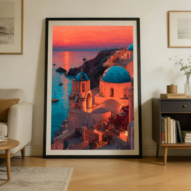Illustratieve poster van Santorini bij zonsondergang met blauwe koepelkerken, oranje lucht en de Egeïsche Zee op de achtergrond.